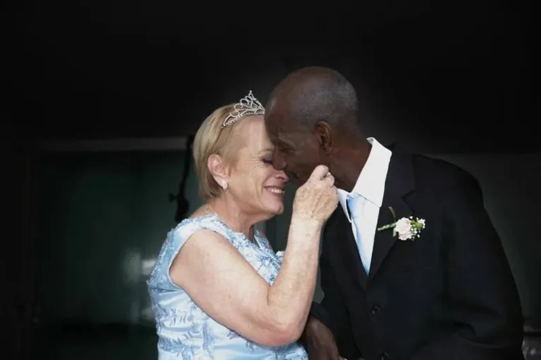 Namorados na juventude se reencontram após 50 anos e se casam em asilo; veja!