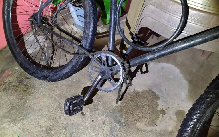 Ciclista morre atropelado por ônibus escolar após corrente de bicicleta arrebentar