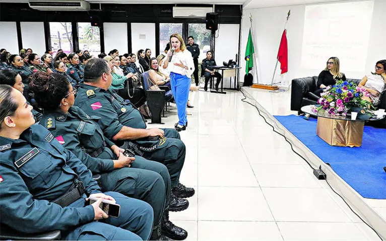 Durante oevento, a deputada Elcione Barbalho falou do projeto que prevê o atendimento às vítimas baseado no acolhimento das mulheres em situação de violência.