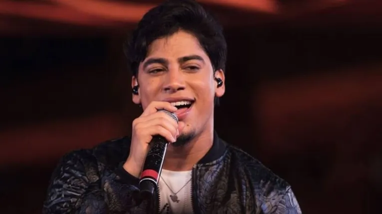Cantor sertanejo Henrique morre após grave acidente de trânsito