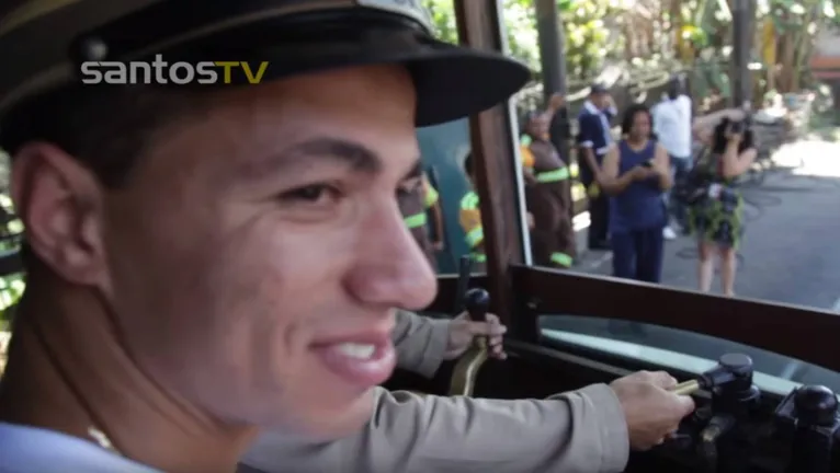 De carro forte a desmaio: veja as apresentações mais bizarras do futebol 