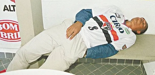 De carro forte a desmaio: veja as apresentações mais bizarras do futebol 
