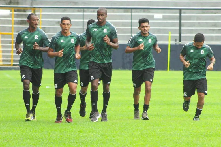 Azulinos treinam na chuva visando o Independente, sábado no Baenão.