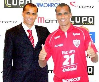 De carro forte a desmaio: veja as apresentações mais bizarras do futebol 