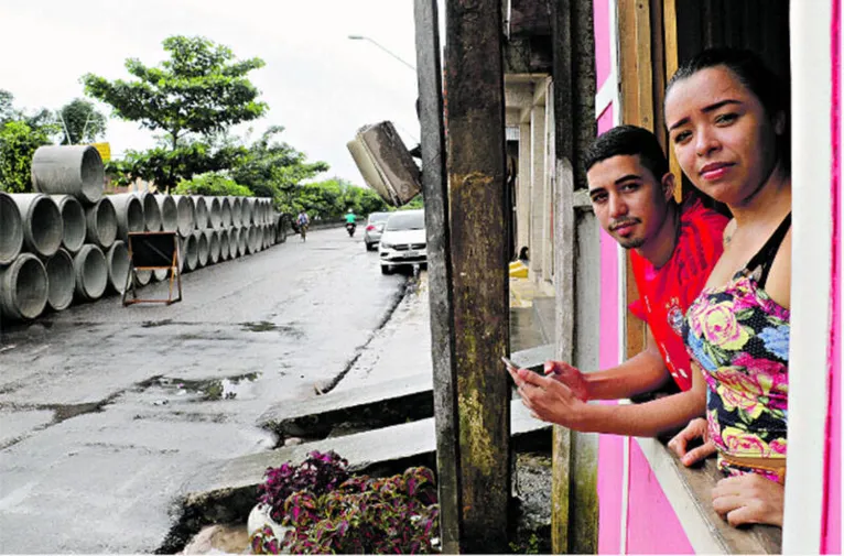 Aline e Adriano já perderam inúmeras coisas com alagamentos.