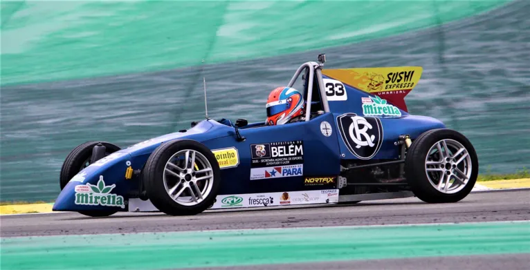 Piloto paraense conquista duas vitórias em Interlagos