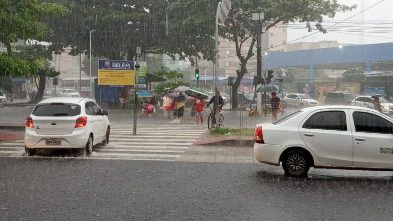 Cidade submersa: Belém alaga completamente em mais um dia de chuva intensa