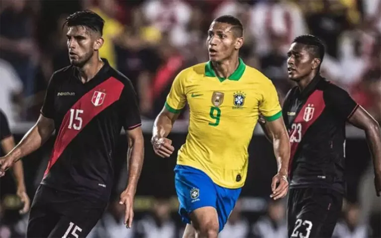 Peru x Brasil seria um dos jogos adiados pela Conmebol. 