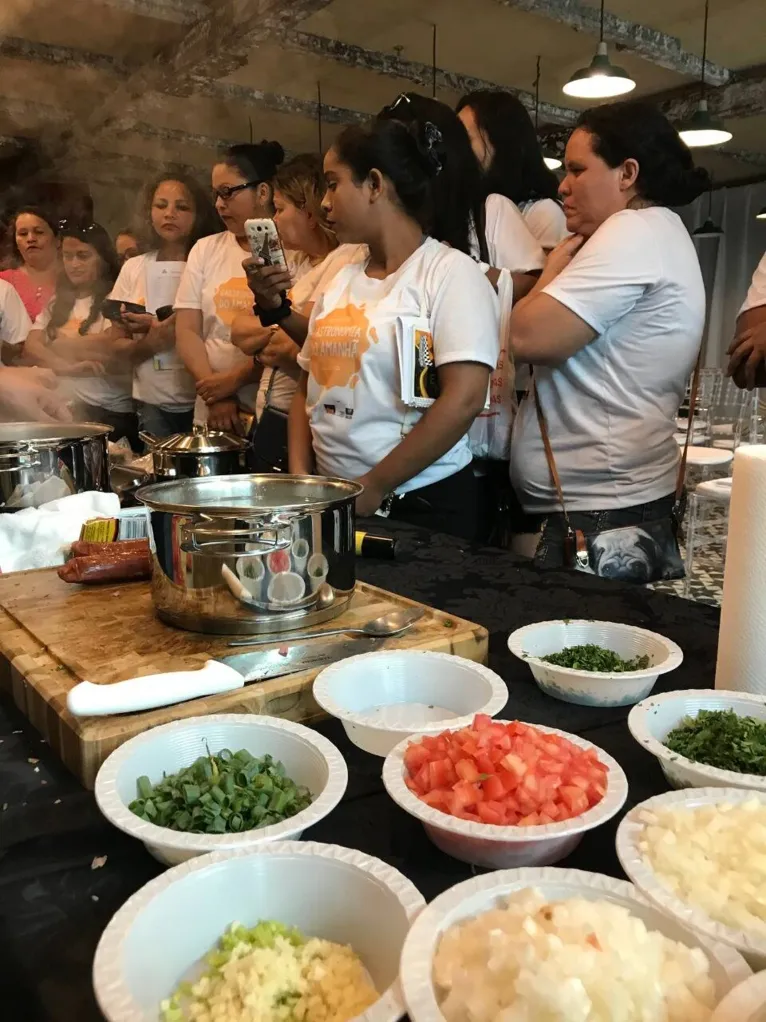 Programa que profissionaliza e capacita através da
gastronomia chega em Belém