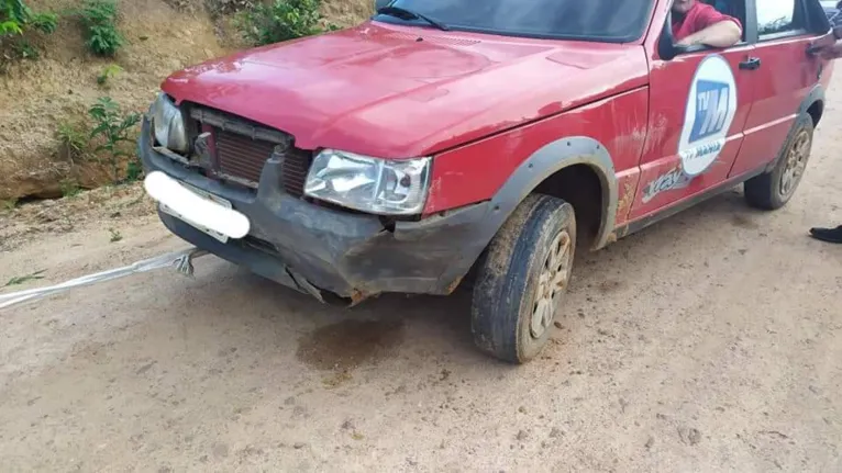 Carro da TV Record capota em rodovia do Pará