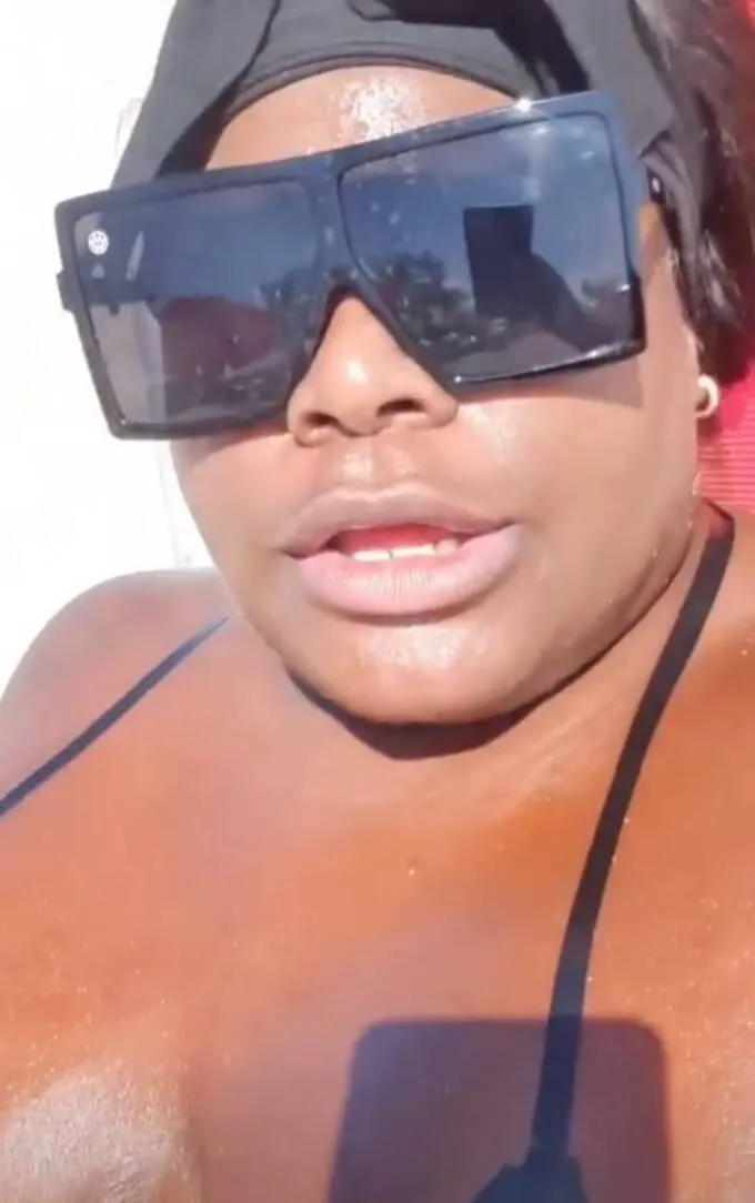 Jojo Todynho 'frita' em praia e mostra marquinha de biquíni: ‘sou dessas’