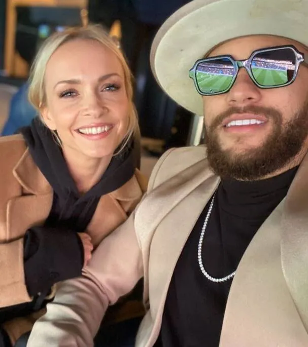 Neymar posta foto com o novo affair. Saiba quem é!