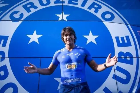 De carro forte a desmaio: veja as apresentações mais bizarras do futebol 
