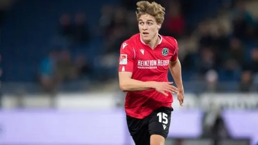 Tim Hübers é o primeiro jogador de futebol profissional da Alemanha a ser infetado pelo covid-19.