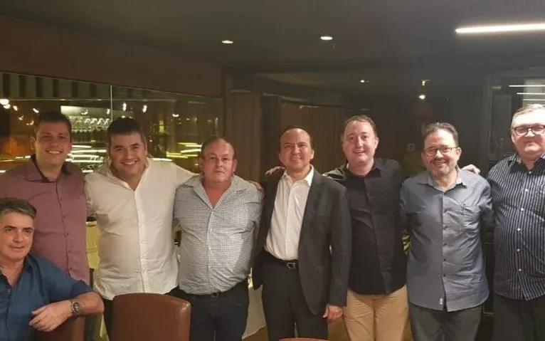 O empresário Márcio Bellesi reuniu, em confraternização, as bancadas jurídicas que assessoram a MB Capital