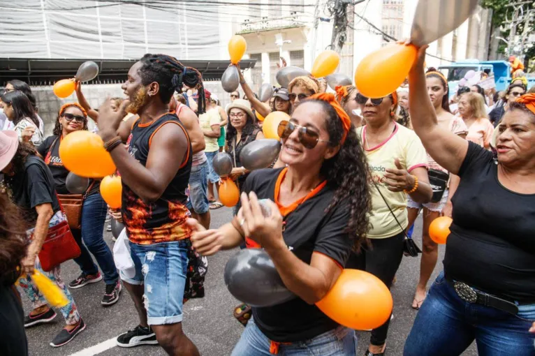 Caminhada lança campanha para garantir o protagonismo da mulher nas políticas públicas