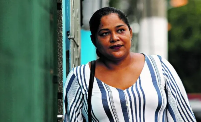 Paulina diz que deve comprar somente o necessário este mês


