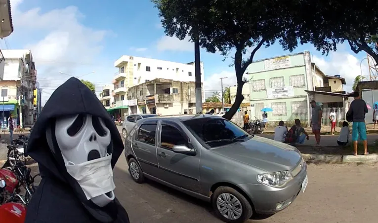 Cametá: homem vestido de morte vai à fila da Caixa para alertar população 