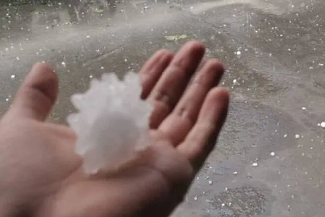 Chuva de granizo em formato de coronavírus assusta moradores. Veja! 