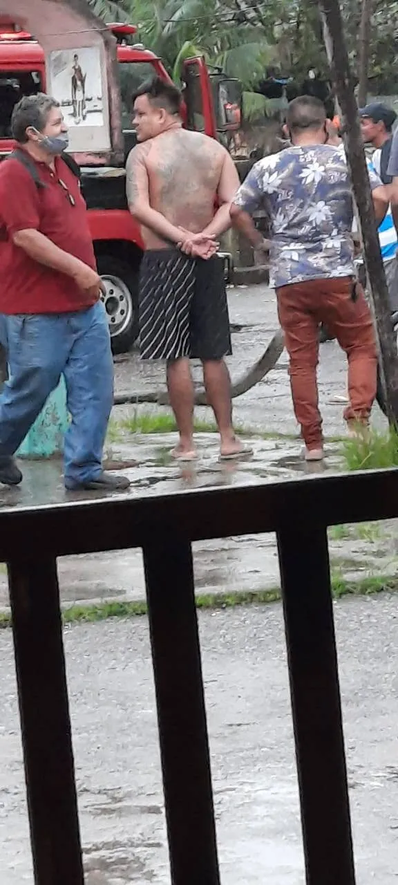 Sucuri é capturada após quase atacar homem que limpava bueiro na Pedreira