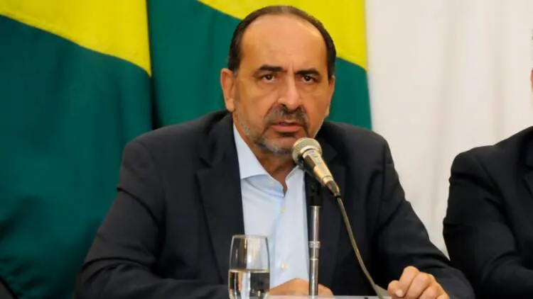 Coerente: campeão com o Atlético-MG da Libertadores e Copa do Brasil, o prefeito da capital mineira diz se depender dele o futebol não retornará tão cedo.