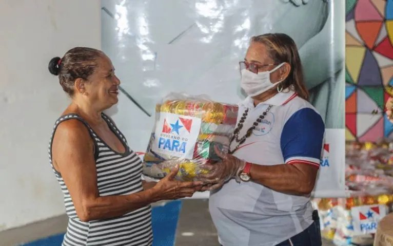 Moradores da Cabanagem recebem cestas de alimentação 