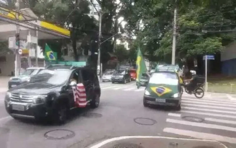 Bolsonaristas impedem passagem de ambulâncias com pacientes durante ato
