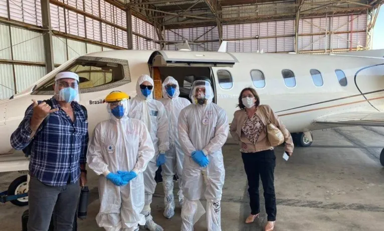 Kleber Ferreira Menezes e a mulher, a cirurgiã plástica Lastênia Menezes, embarcaram do Pará rumo ao Sírio-Libanês, em São Paulo, numa UTI aeromédica 
