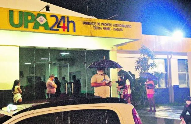 Familiares reclamaram do excesso de pacientes e demora no atendimento na UPA da Terra Firme

