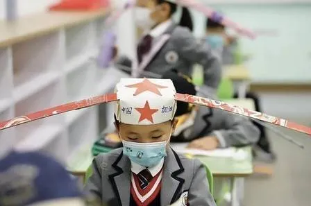 O uso de máscaras também são obrigatórios em sala de aula.