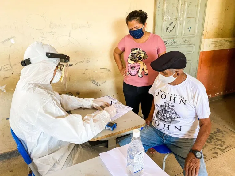 Famílias chegam ao ambulatório para conversar com o médico