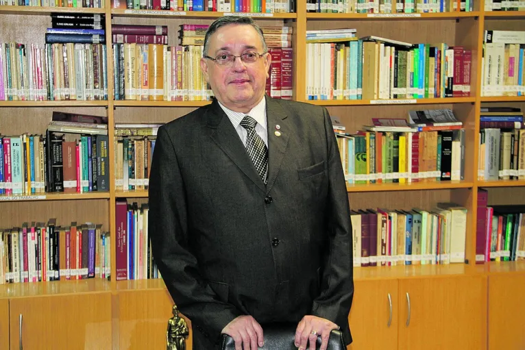 Georgenor de Sousa Franco Filho é desembargador do Tribunal do Trabalho da 8ª Região (TRT/8), professor titular da Unama e presidente honorário da Academia Brasileira de Direito do Trabalho.