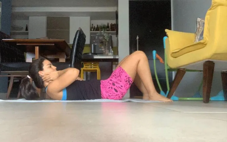 Isolamento social: praticar exercícios em casa ajuda a aumentar a resistência física. Confira!
