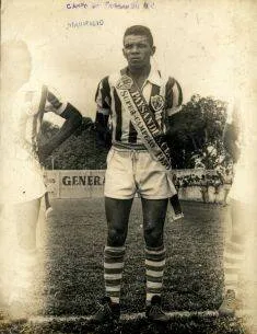 O defensor vestiu a camisa bicolor por nove anos e conquistou cinco títulos estaduais 