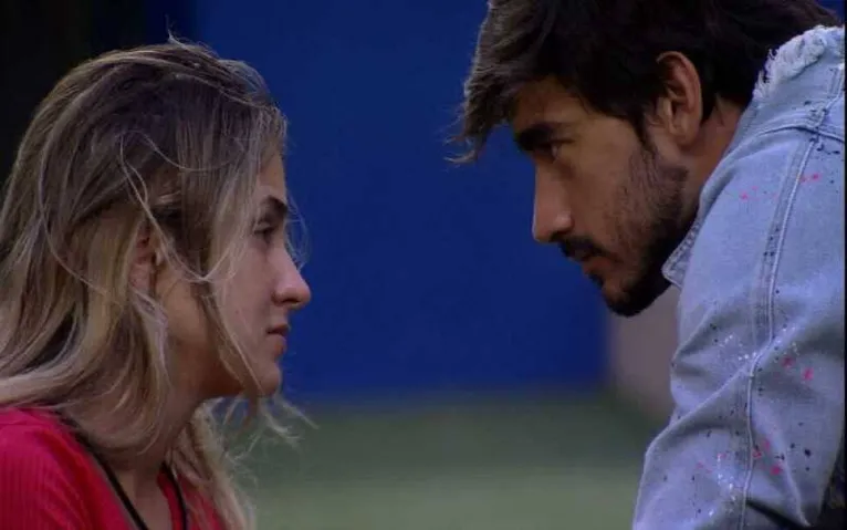 A cantora que falar sobre o "affair" que teve com o modelo na casa