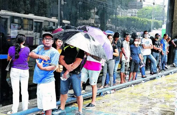 Fila estava grande já no início da manhã de ontem

