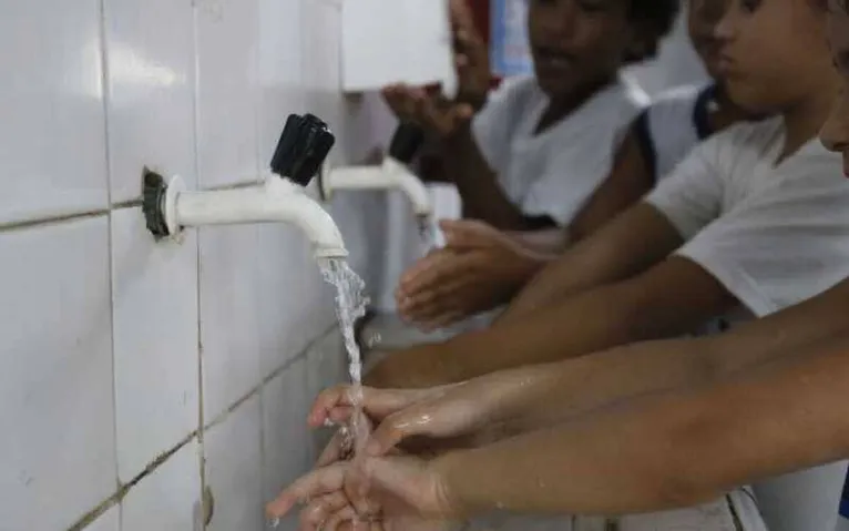 Higienizar as mãos é a melhor medida preventiva, diz infectologista.