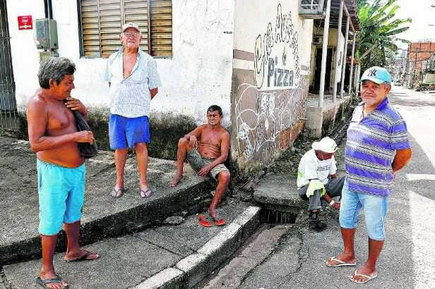Amigos com mais de 60 anos não estão confinados em casa

