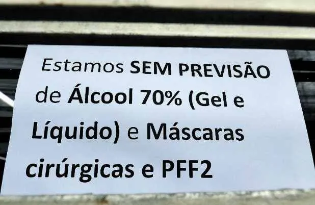 Na maioria dos estabelecimentos, a mesma mensagem: não há previsão de reposição dos estoques

