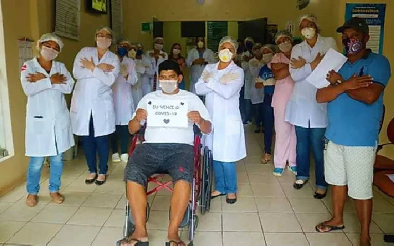 Pacientes recuperados de covid-19 recebem alta e são homenageados em Barcarena
