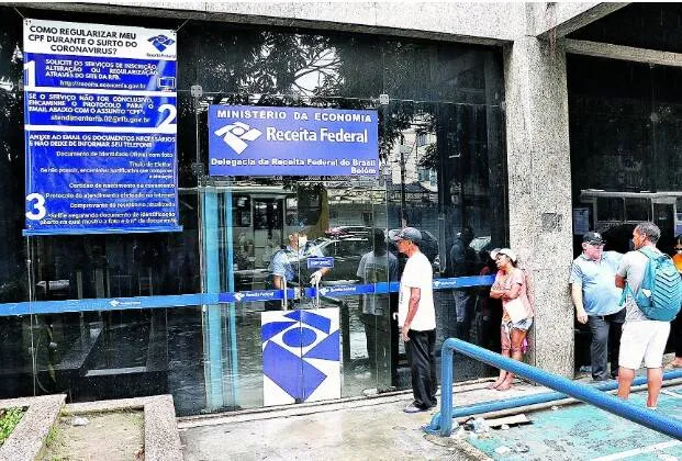 Busca por auxílio emergencial e regularização do CPF gera aglomeração