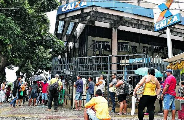 Busca por auxílio emergencial e regularização do CPF gera aglomeração