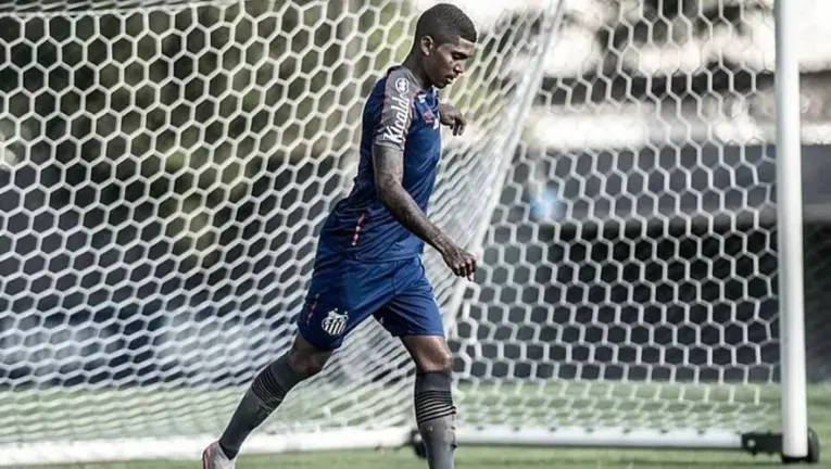 Raniel está em casa, de quarentena.