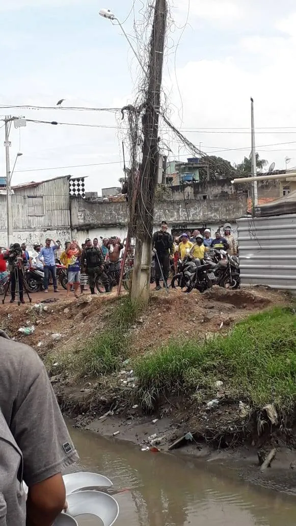 Cobra de dois metros é encontrada em poste no bairro do Jurunas. Veja!