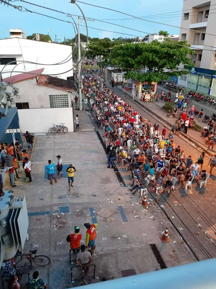 A fila para atendimento nesta quinta se formou desde a manhã de quarta