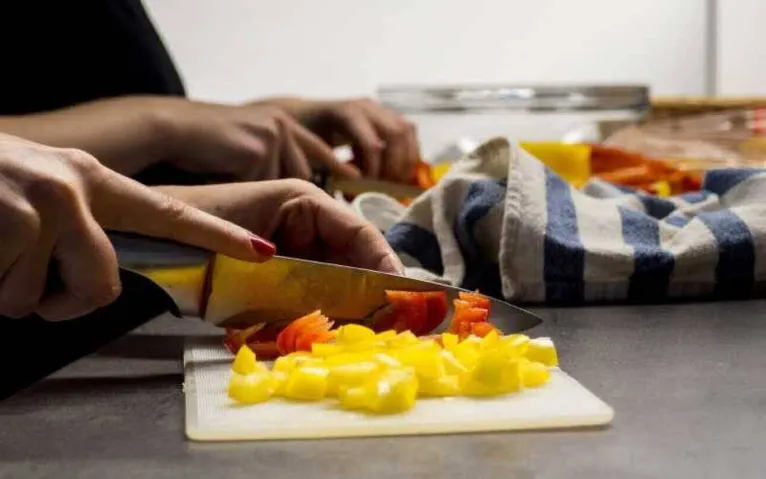 População deve procurar fontes científicas e oficiais antes de consumir alimentos e suplementos que, supostamente, podem contribuir para a prevenção contra a Covid-19.
