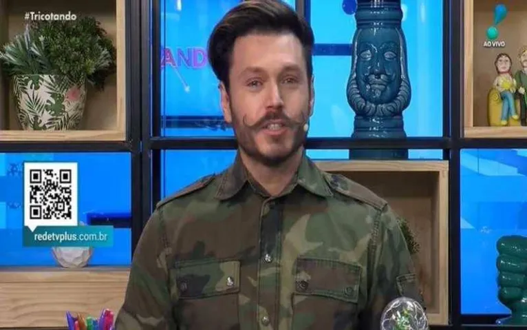 Apresentador chora ao anunciar morte da mãe ao vivo 