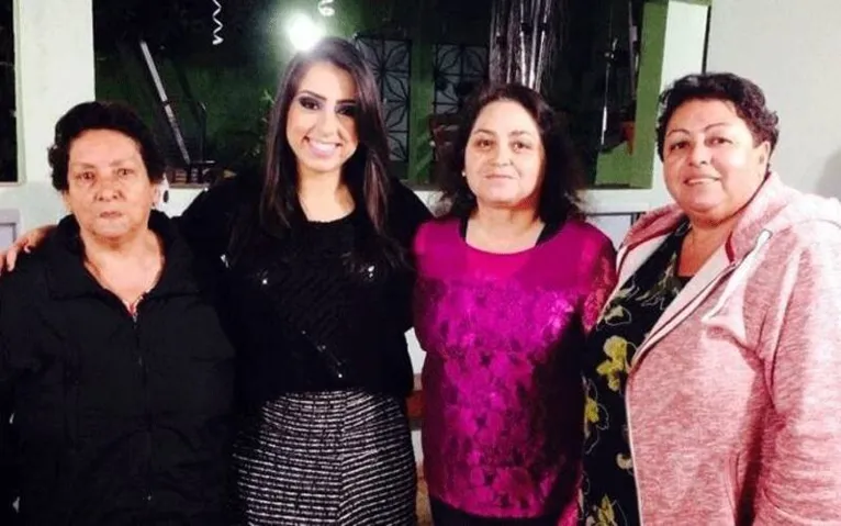 "Não contei à minha avó que a filha dela morreu", diz jovem que perdeu mãe