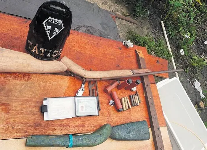 Armas foram encontradas