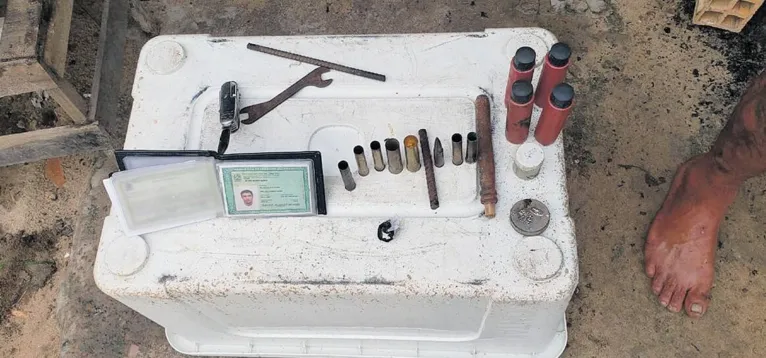 Policiais chegaram primeiro em um dos acusados, que teria praticado agressões contra uma família na vila de Joanes, via denúncia anônima. E ele os levou ao segundo suspeito.

